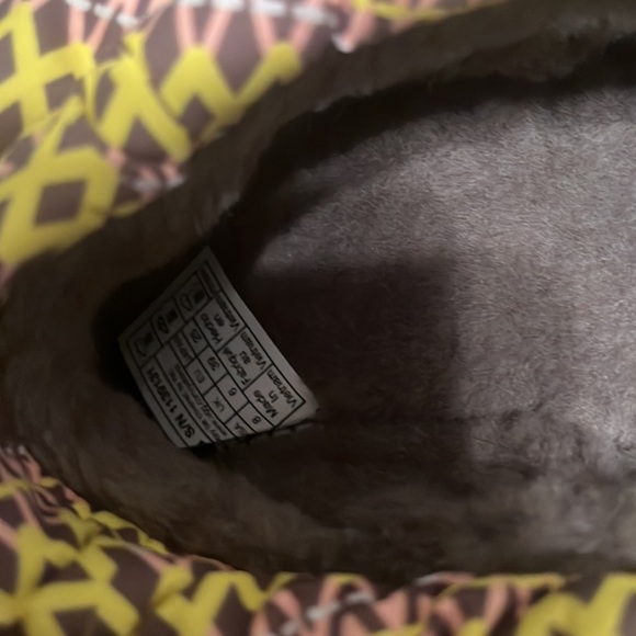 UGG Maxi Heritage Braid Clogs - Picture 4 of 4